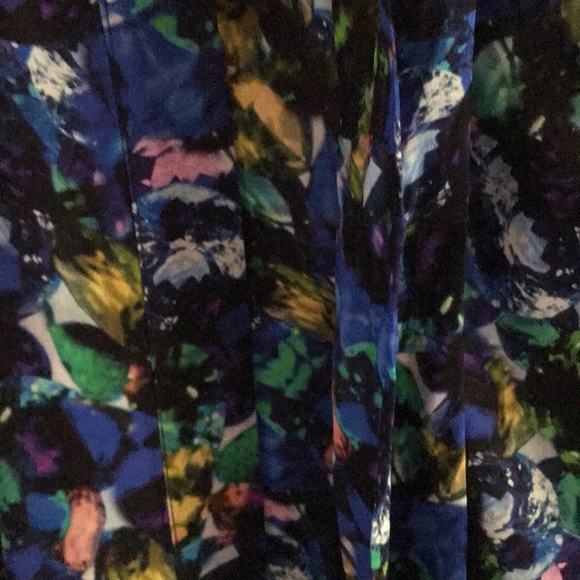 Stunning floral Milly blouse, like new! 100% silk! - Picture 6 of 6